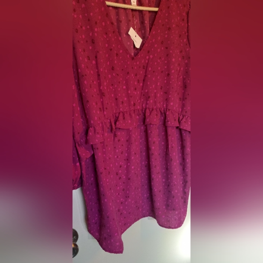 Ingrid & Isabel Maternity Top Blouse Size M Berry Ruffle Trim 3/4 Sleeve V-Neck - Picture 8 of 11